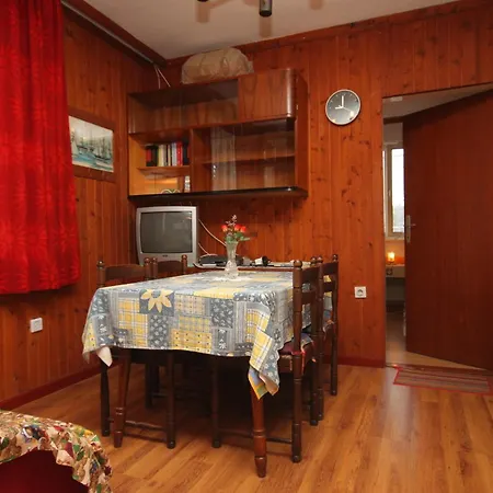 With Parking Space - 6994 Умаг